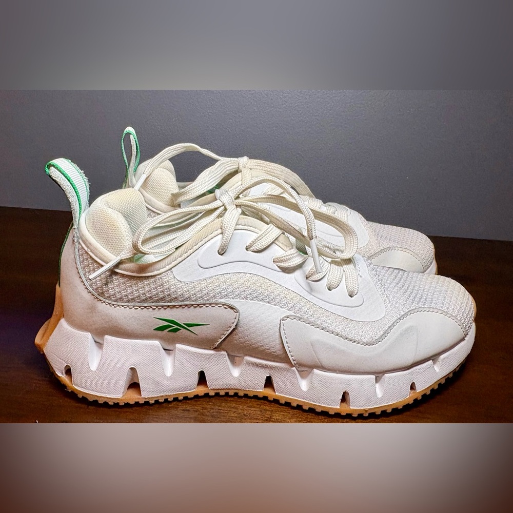 Women’s Reebok Zig Dynamica sneakers - Size 7.